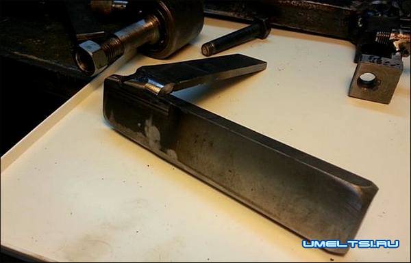 Рабочая площадка шлифовального станка Рабочая площадка шлифовального станка