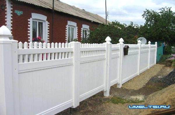 Забор из пластика