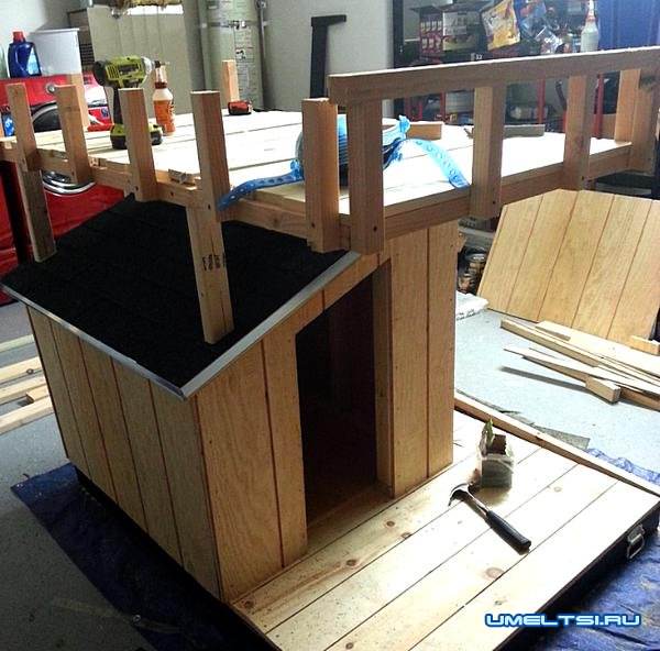 Крыша будки будет из мягкой черепицы