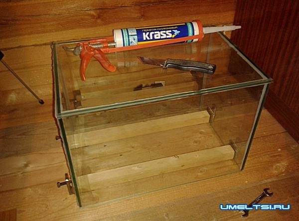 Аквариум своими руками. Приспособление для клейки: