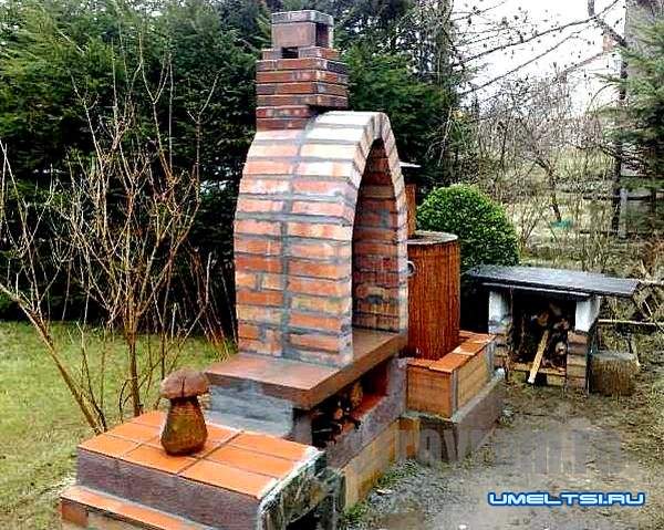 Кирпичная барбекю–коптильня своими руками