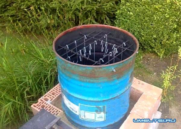 Кирпичная барбекю–коптильня своими руками-фото