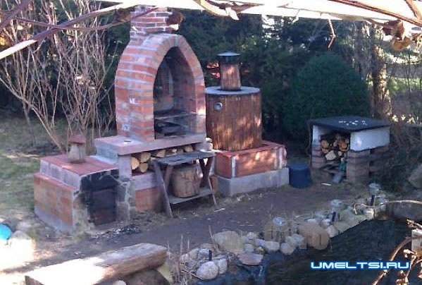 Кирпичная барбекю–коптильня своими руками-фото
