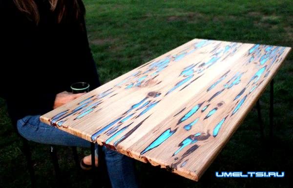 Стол из эпоксидной смолы