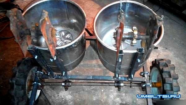 картофелесажалка двухрядная -процесс сборки