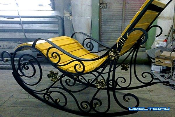 Наиболее распространенные модели кресла-качалки: метелл Наиболее распространенные модели кресла-качалки: метелл