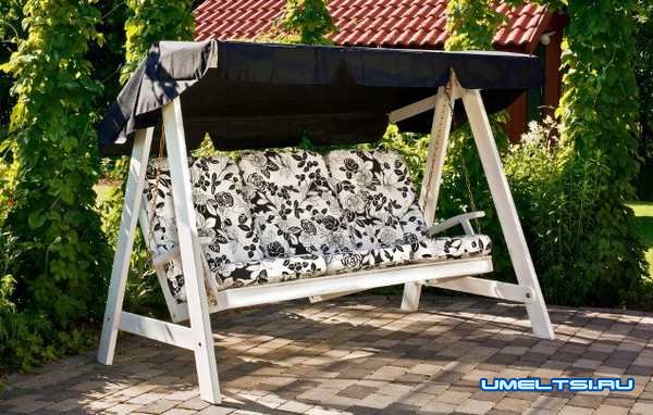 Примеры: уличные качели для дачи