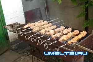 мангал с чугунными ножками