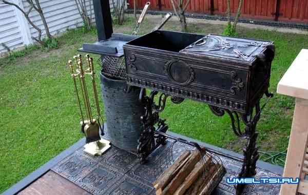 мангал с кованными элементами