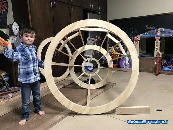 Кровать в виде космического корабля