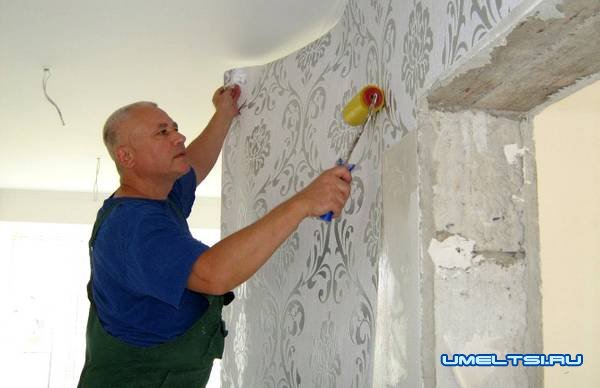 Как правильно и быстро поклеить обои Как правильно и быстро поклеить обои