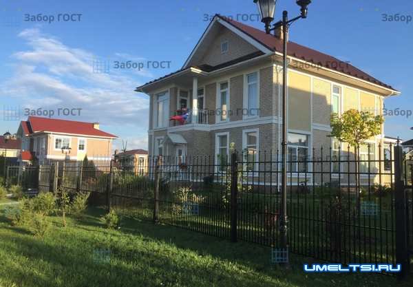 Какой забор лучше поставить в частный дом? Какой забор лучше поставить в частный дом?