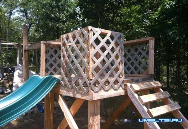 Строительство детского домика с качелями Строительство детского домика с качелями