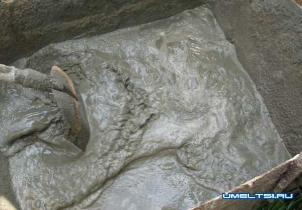 Строительство бани - заливка раствора Строительство бани - заливка раствора