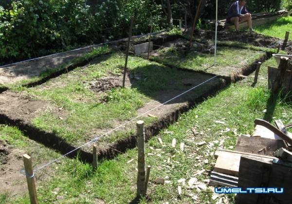 Строительство бани - размечаем траншею Строительство бани - размечаем траншею