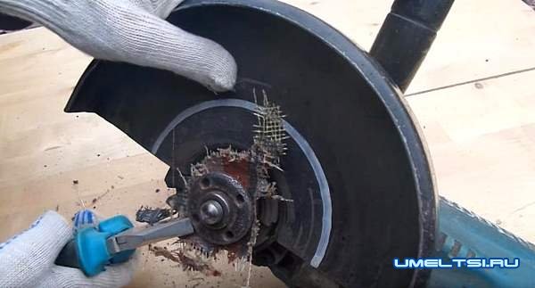 Как открутить гайку на болгарке - ход работ Как открутить гайку на болгарке - ход работ