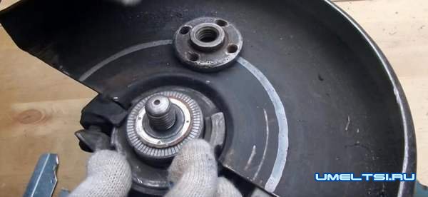 Как открутить гайку на болгарке - ход работ Как открутить гайку на болгарке - ход работ
