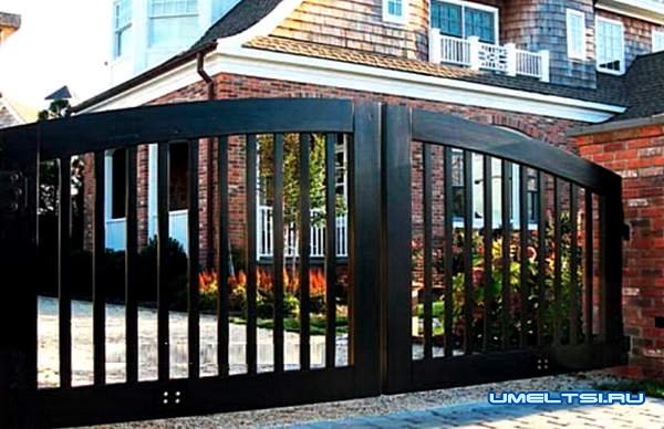Какие ворота выбрать для частного дома?