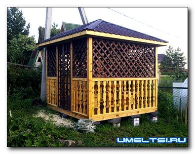 Как построить деревянную беседку