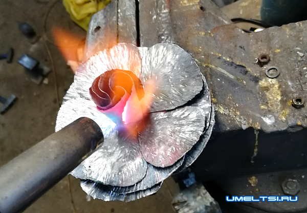 Роза из металла