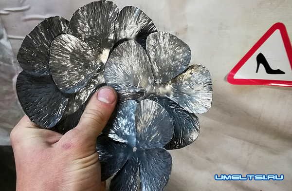 Роза из металла