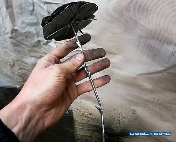 Роза из металла
