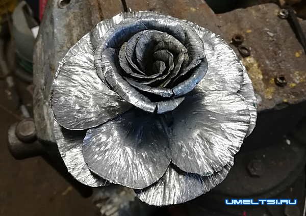 Роза из металла