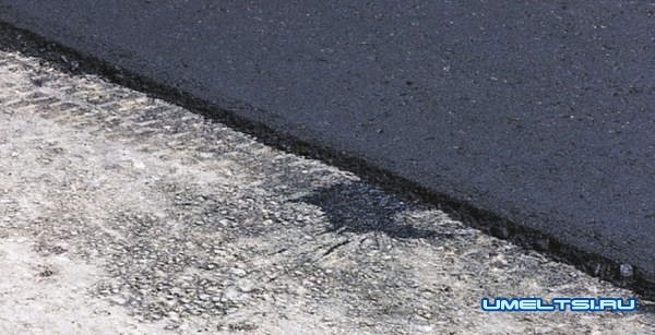 Парковка для автомобиля на загородном участке