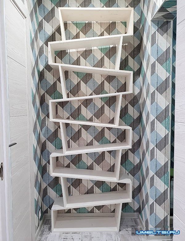 Оригинальная полка для книг