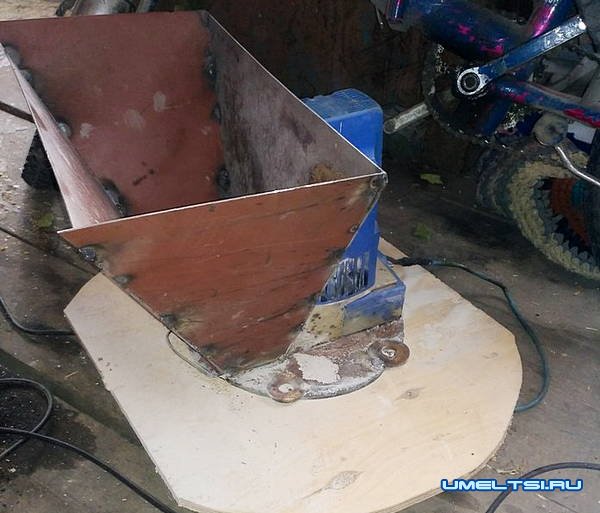 Зернодробилка из электропилы своими руками