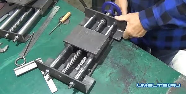 Координатный стол для сверлильного станка Координатный стол для сверлильного станка