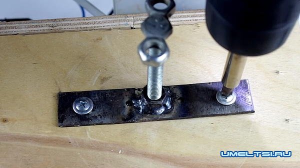 Электрический орехокол из фанеры Электрический орехокол из фанеры