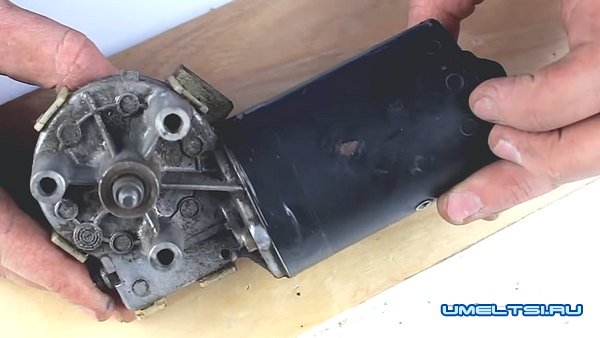 Электрический орехокол из фанеры Электрический орехокол из фанеры