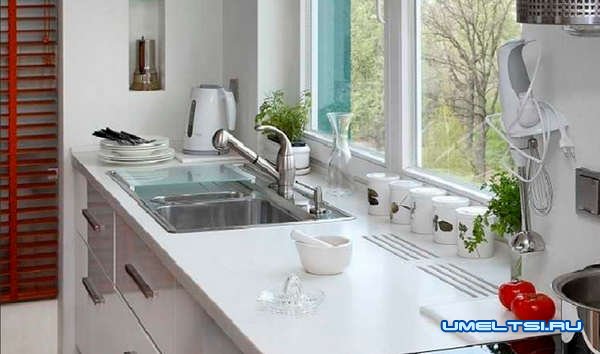 окно на кухне в ее дизайне