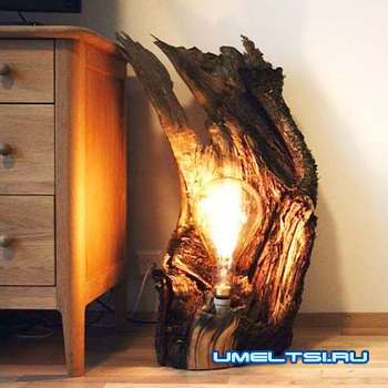 Напольный светодиодный светильник из бревна