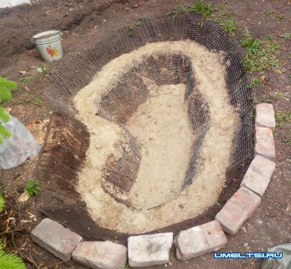 Декоративный пруд