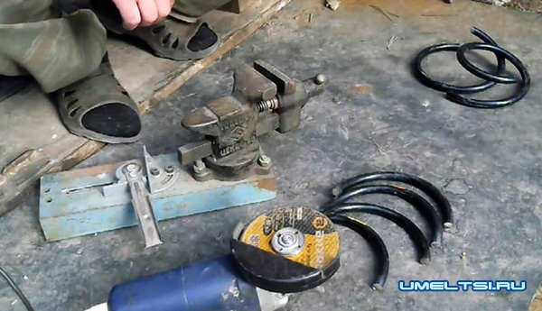 Ручной культиватор из пружины Ручной культиватор из пружины