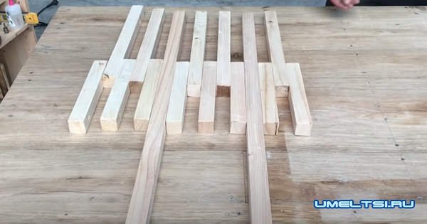 Складной стул из деревянных брусков