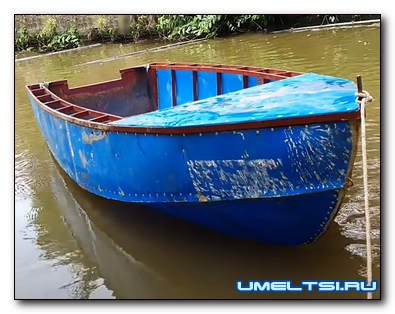 моторная лодка из пластиковых бочек