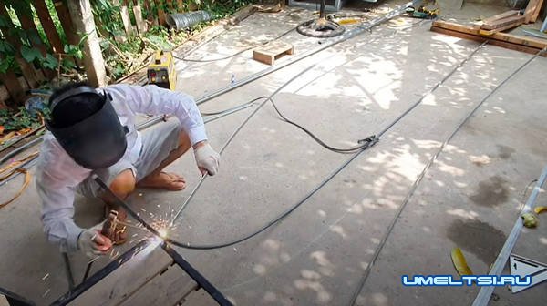 моторная лодка из пластиковых бочек