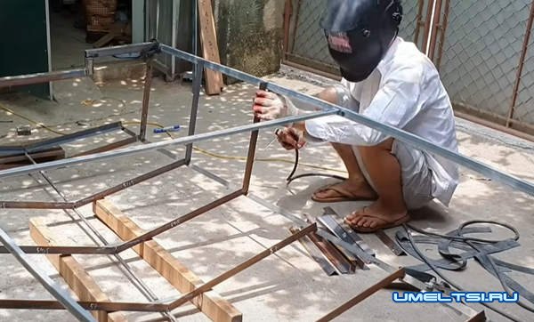 моторная лодка из пластиковых бочек