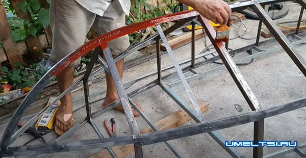 моторная лодка из пластиковых бочек