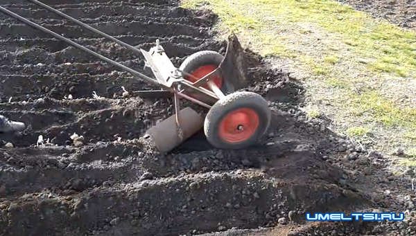 Самодельный плужок-окучник для посадки картофеля Самодельный плужок-окучник для посадки картофеля