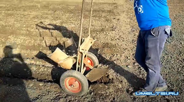Самодельный плужок-окучник для посадки картофеля Самодельный плужок-окучник для посадки картофеля