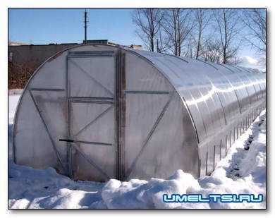 Как укрепить арочную теплицу