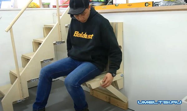 Делаем складной стул из фанеры в прихожую